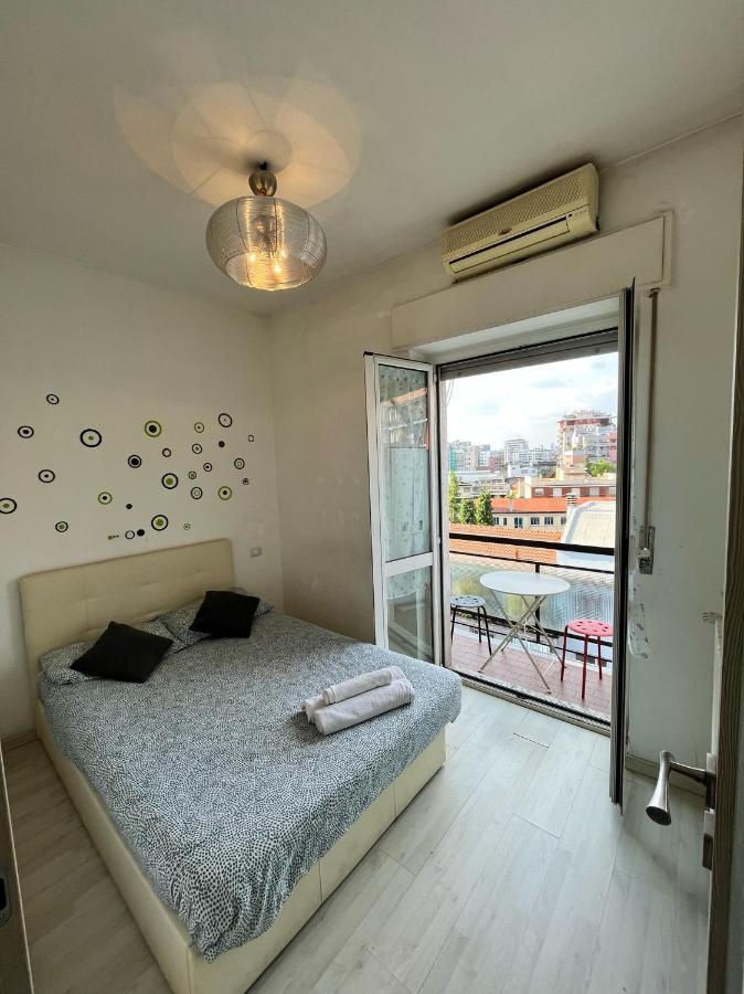 Fondazione Prada Apartment With Balcony Milan Bagian luar foto