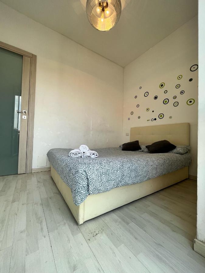 Fondazione Prada Apartment With Balcony Milan Bagian luar foto